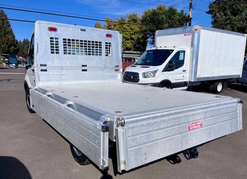Used 2018 Ford Transit 250 138 RWD image 10
