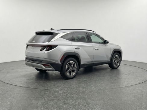 Used 2025 Hyundai Tucson SEL FWD image 9