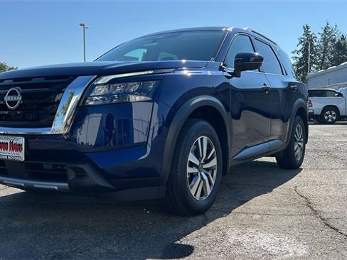 New 2025 Nissan Pathfinder SL w/ Cargo Package image 9