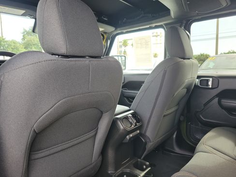 Used 2024 Jeep Wrangler Sport S image 9