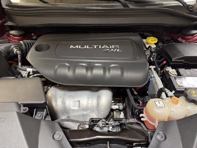 Used 2019 Jeep Cherokee Latitude Plus w/ Comfort/Convenience Group FWD image 25