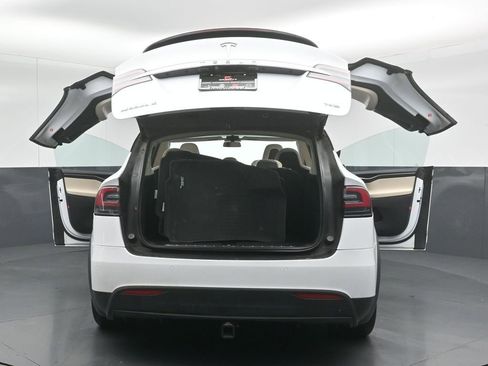 Used 2018 Tesla Model X 75D image 44
