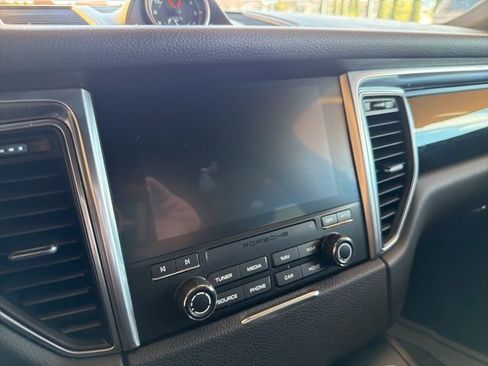 Used 2018 Porsche Macan image 16