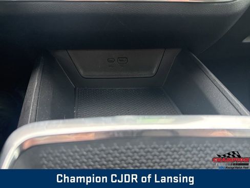 Used 2025 Chevrolet Equinox LT image 32