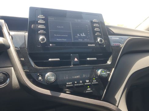 Used 2024 Toyota Camry SE w/ Convenience Package image 25