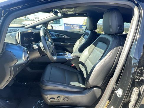 Used 2025 Chevrolet Equinox EV LT w/ Convenience Package image 18