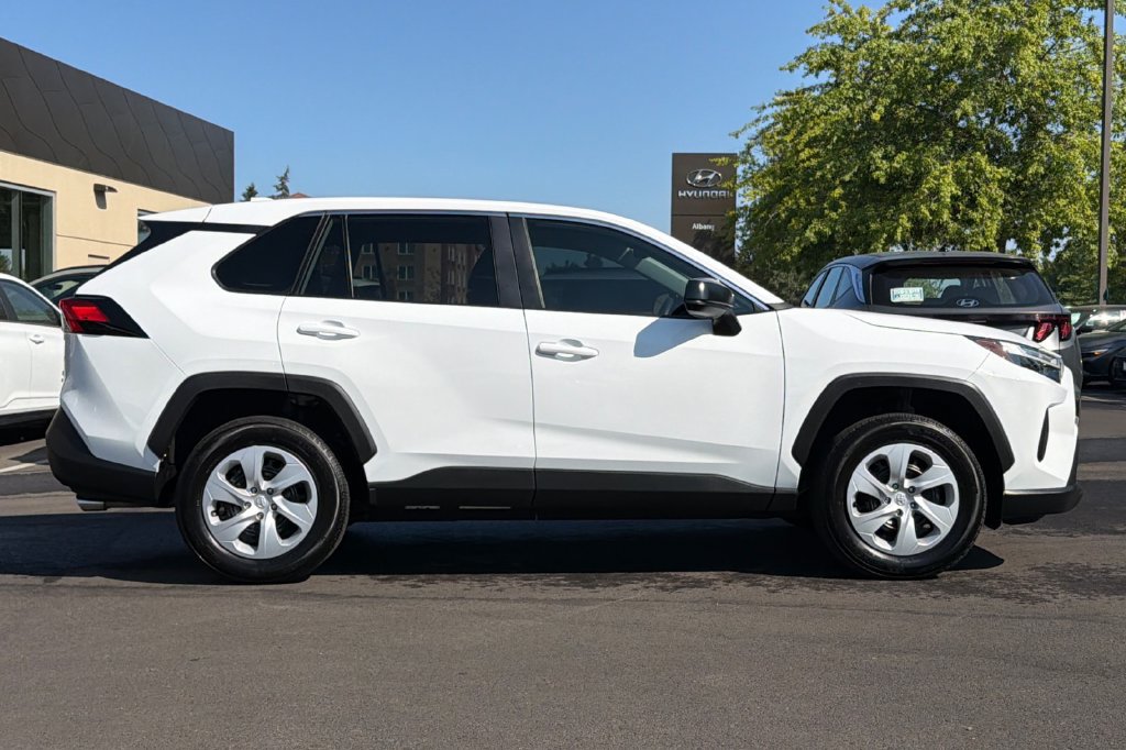 Used 2025 Toyota RAV4 LE AWD/4WD image 3