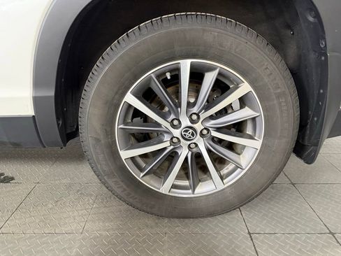 Used 2019 Toyota Highlander XLE image 7