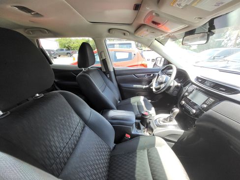 Used 2018 Nissan Rogue SV AWD/4WD image 8