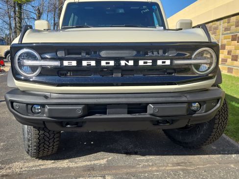 New 2026 Ford Bronco Outer Banks w/ Sasquatch Package image 5