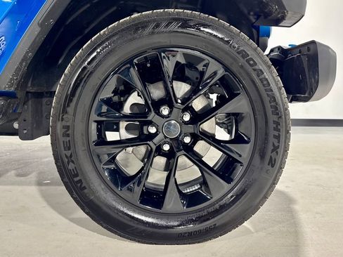 Used 2024 Jeep Wrangler Unlimited Sahara w/ Technology Group image 33