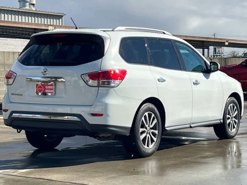 Used 2015 Nissan Pathfinder S image 3