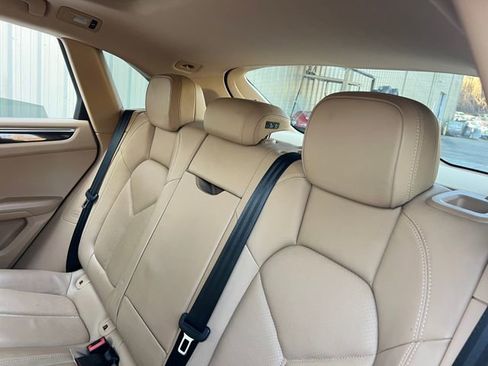 Used 2016 Porsche Macan S image 21