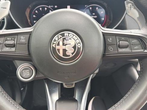 Used 2024 Alfa Romeo Giulia Veloce AWD/4WD image 20