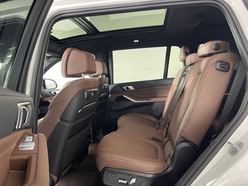 Used 2025 BMW X7 M60i image 16