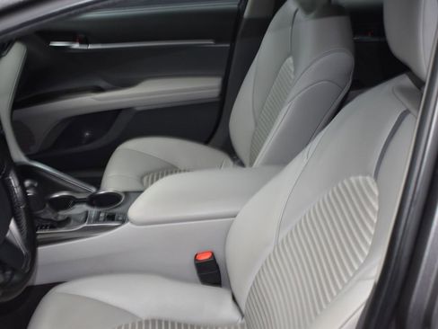 Used 2021 Toyota Camry SE image 10