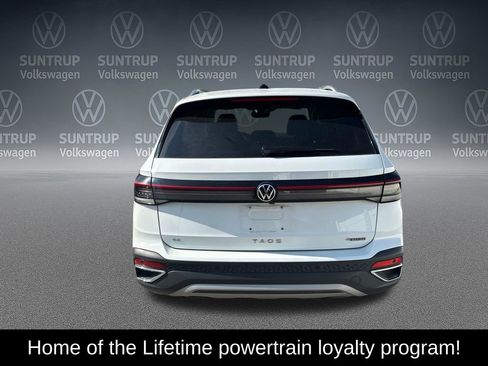 Used 2025 Volkswagen Taos SE AWD/4WD image 4