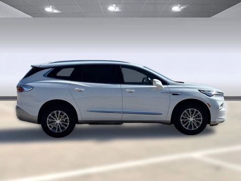 Used 2022 Buick Enclave Essence image 8
