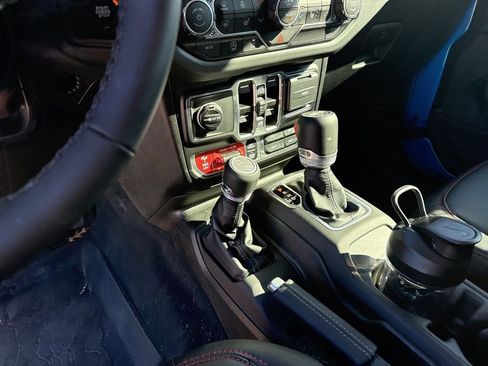 Used 2025 Jeep Wrangler Unlimited Rubicon image 14