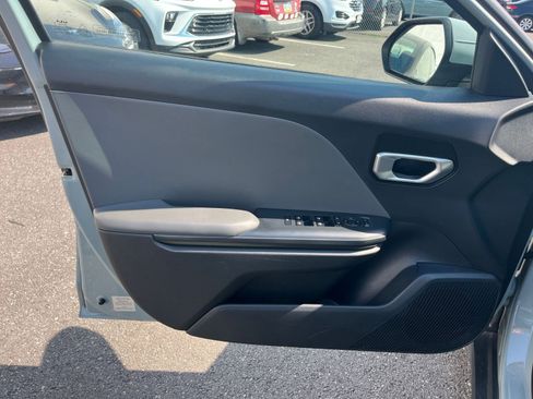 Used 2025 Kia K4 FWD image 18
