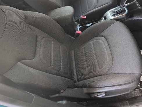 Used 2019 Jeep Renegade Latitude FWD image 10