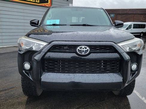 Used 2018 Toyota 4Runner SR5 AWD/4WD image 3