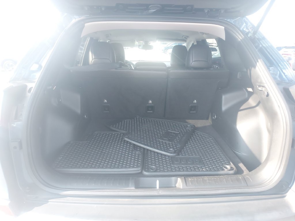 Used 2019 Jeep Cherokee Trailhawk w/ Cold Weather Group AWD/4WD image 32