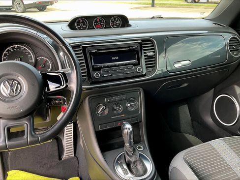 Used 2013 Volkswagen Beetle 2.0T FWD image 7