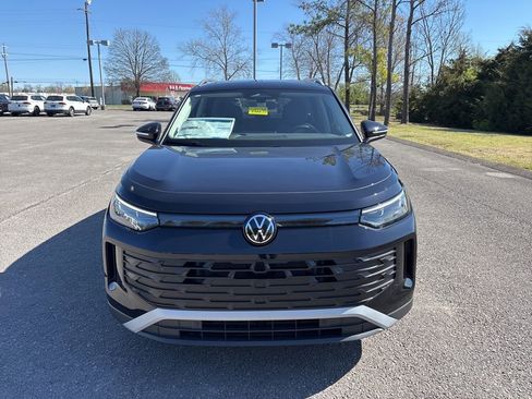 New 2026 Volkswagen Tiguan SE FWD image 2