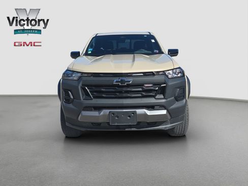 Used 2024 Chevrolet Colorado Trail Boss w/ Technology Package AWD/4WD image 2