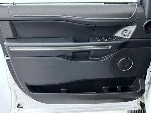 Used 2024 Ford Expedition XLT image 9