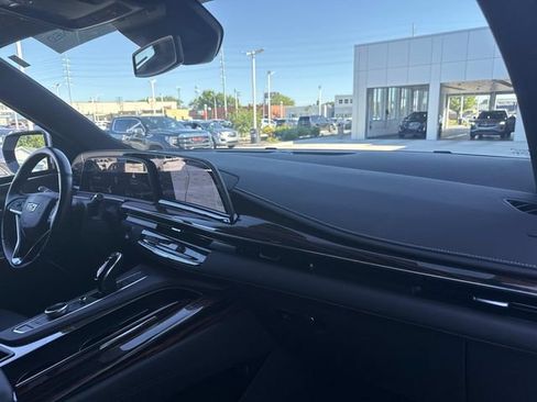 Certified 2024 Cadillac Escalade Luxury AWD/4WD image 49
