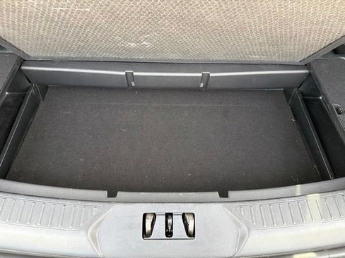 Used 2024 Ford Explorer XLT w/ Equipment Group 202A AWD/4WD image 25