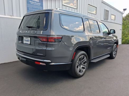 Used 2023 Jeep Wagoneer Series II AWD/4WD image 10
