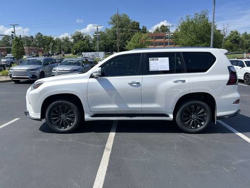Used 2023 Lexus GX 460 Premium w/ Accessory Package AWD/4WD image 6
