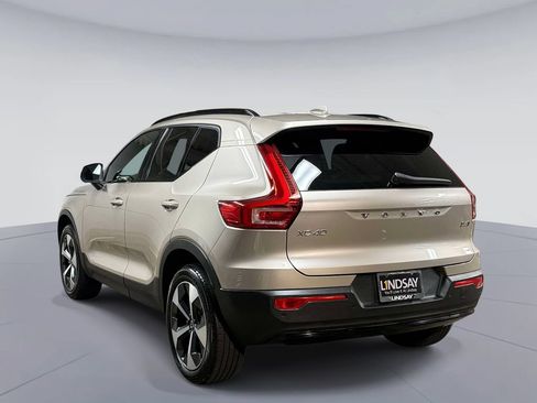 Used 2024 Volvo XC40 B5 Plus AWD/4WD image 12