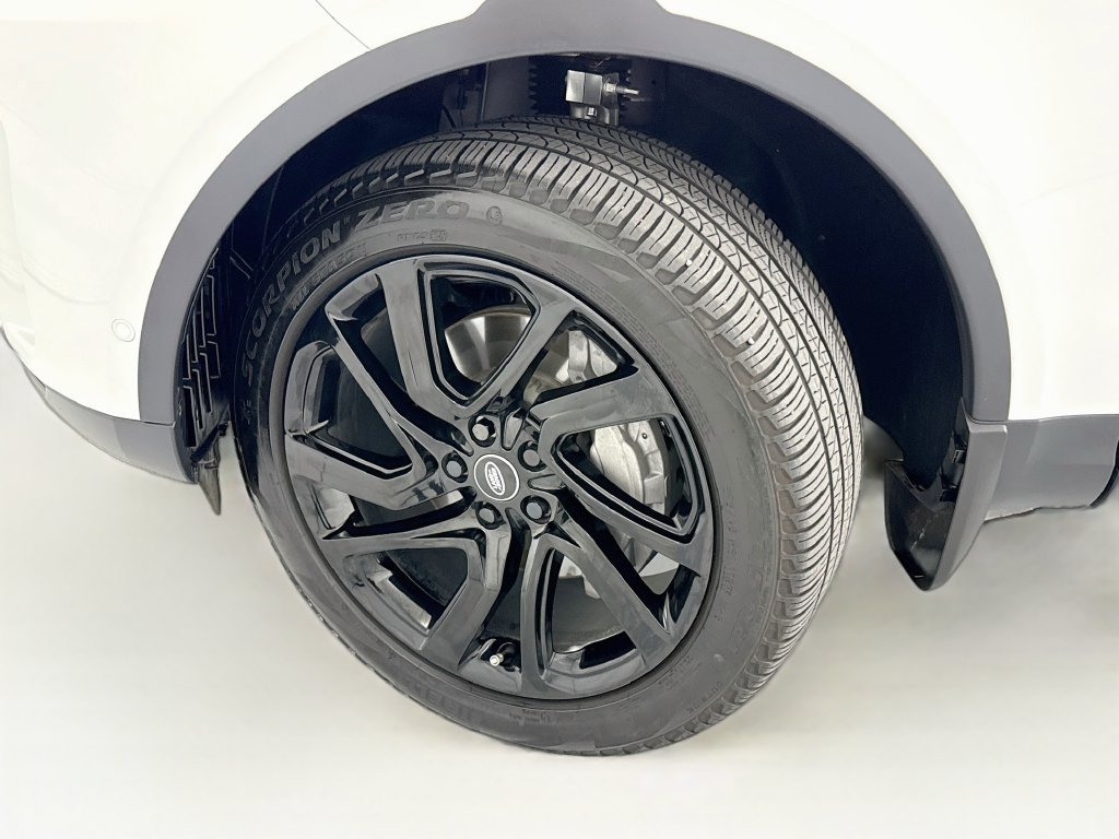 Used 2025 Land Rover Discovery S AWD/4WD image 29