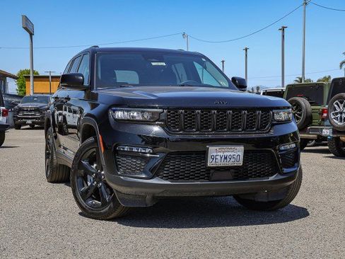 Used 2023 Jeep Grand Cherokee Limited w/ Black Appearance Package AWD/4WD image 1