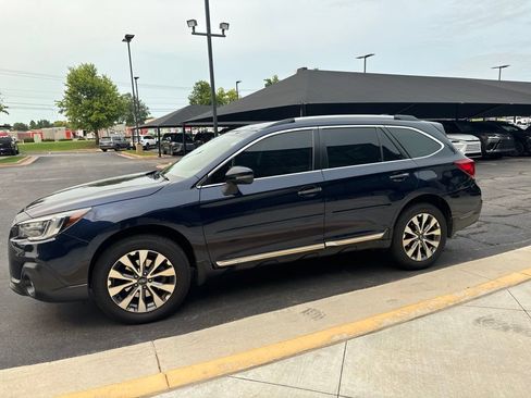 Used 2018 Subaru Outback 2.5i Touring AWD/4WD image 1