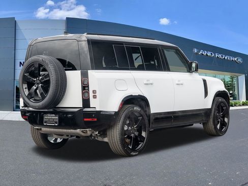 New 2026 Land Rover Defender 110 X-Dynamic SE image 4