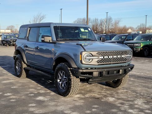 Used 2024 Ford Bronco Badlands image 2