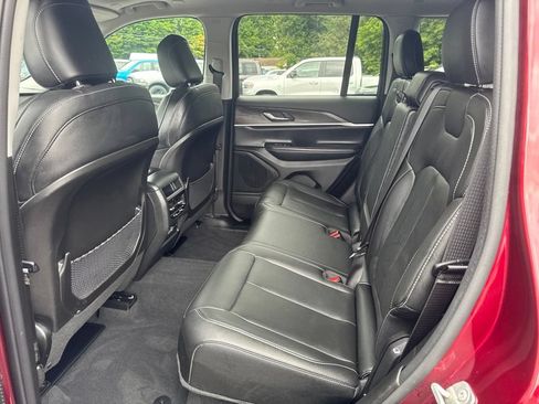 Used 2024 Jeep Grand Cherokee Limited AWD/4WD image 25