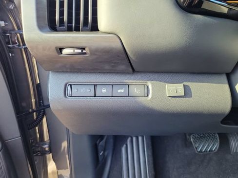 New 2026 Nissan Pathfinder Platinum FWD image 21