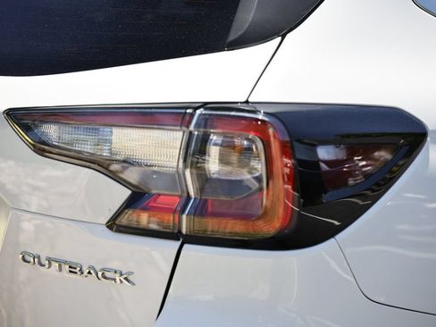 Used 2023 Subaru Outback Limited AWD/4WD image 8