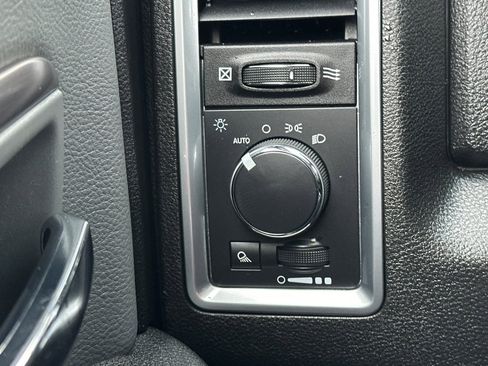 Used 2024 RAM 1500 Classic SLT image 27