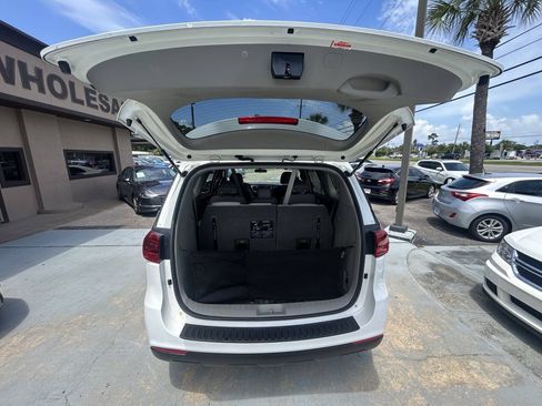 Used 2021 Kia Sedona LX FWD image 10