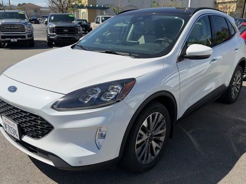 Used 2022 Ford Escape Titanium w/ Class II Trailer Tow Package AWD/4WD image 3
