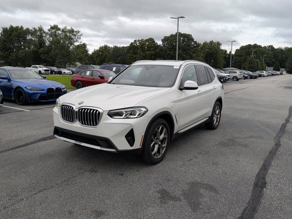 Used 2024 BMW X3 xDrive30i w/ Premium Package AWD/4WD image 2