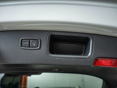 Used 2018 Porsche Macan AWD/4WD image 45