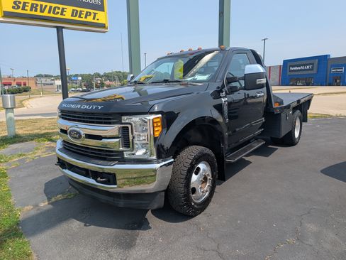 Used 2017 Ford F350 XLT w/ Snow Plow Prep Package AWD/4WD image 4